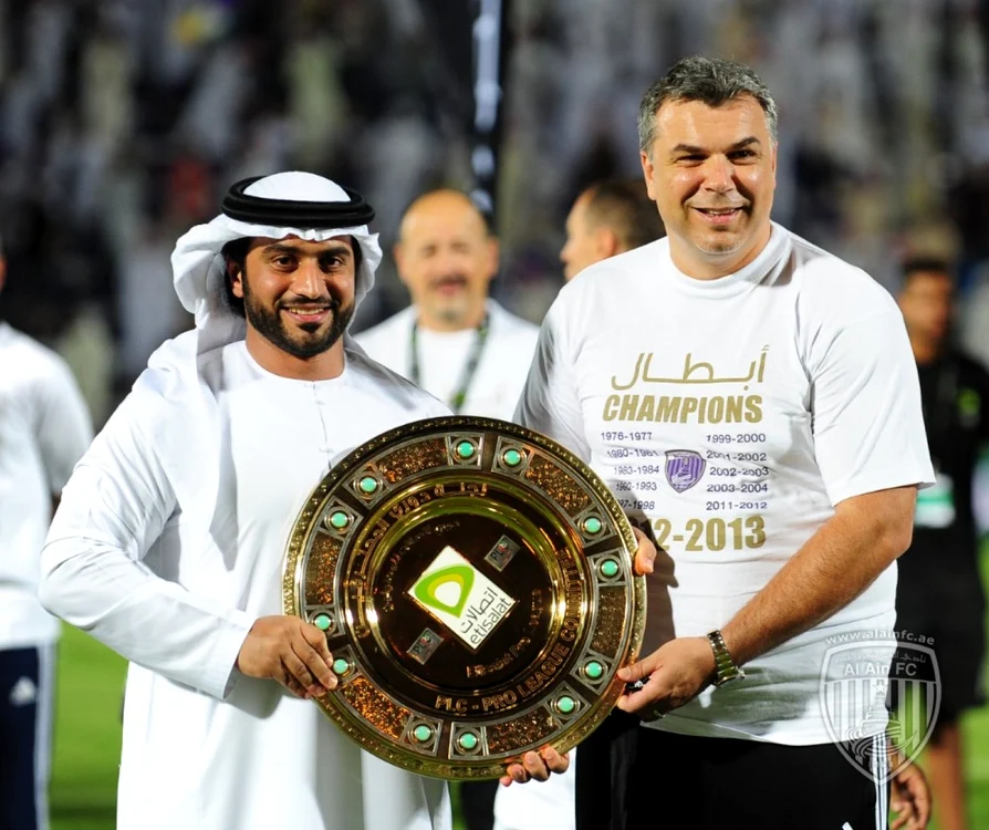 Cosmin Olăroiu la festivitatea câştigării celui de al doilea titlu cu Al-Ain