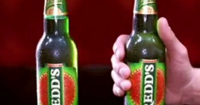 Sibiu:Producatorul Redd’s reacţioneaza la decizia DSP Sibiu de a retrage berea de pe piaţă