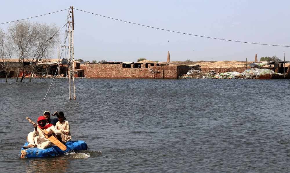 Autoritățile pakistaneze fac eforturi pentru a proteja o centrală electrică, după inundațiile devastatoare