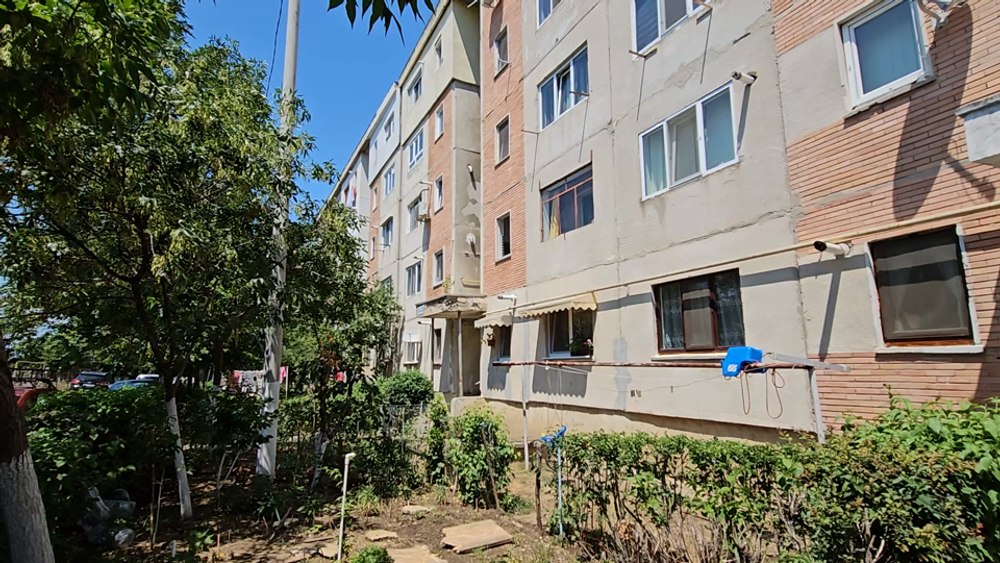 A scăpat miraculos cu viață după ce s-a aruncat de pe un bloc. Ce l-a determinat să facă gestul disperat