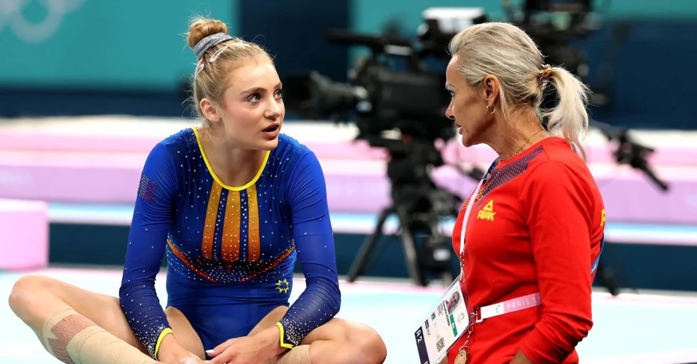 Sabrina Voinea se află la reanimare, după ce a fost operată de urgență. Mama gimnastei, în lacrimi pe holurile spitalului