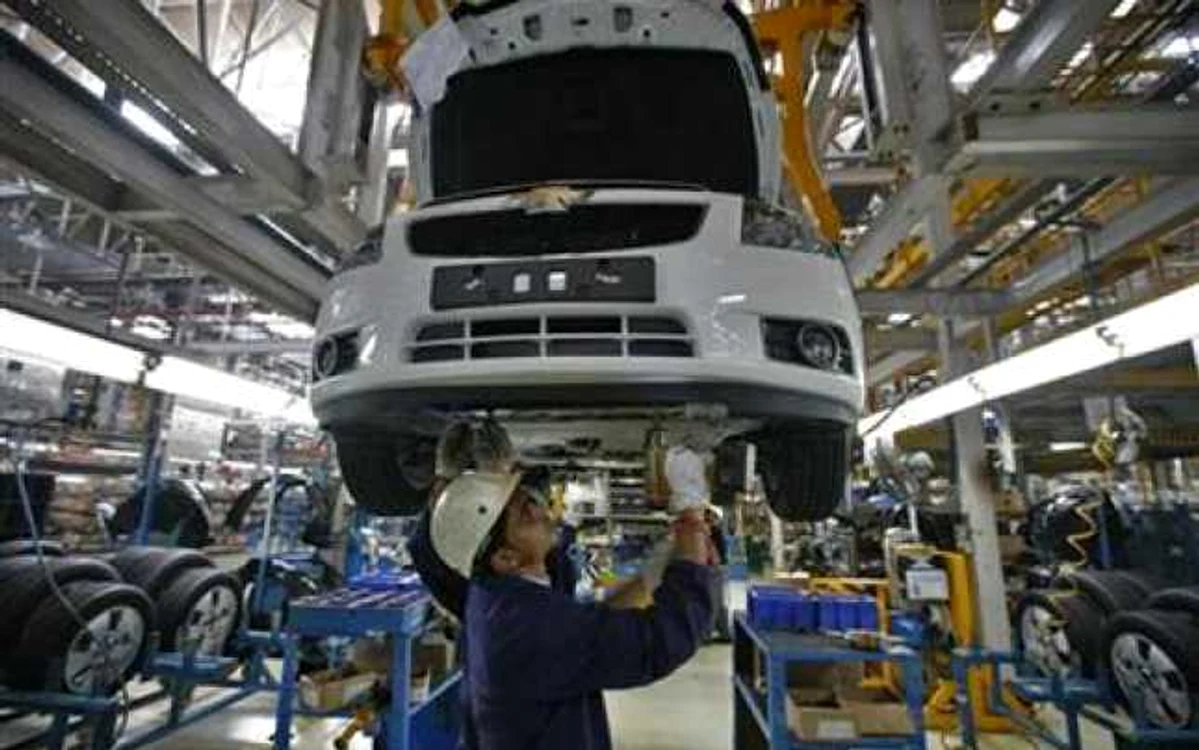 General Motors a închis fabrica de la Sankt Petersburg şi va produce doar patru zile în luna septembrie şi opt în octombrie FOTO Reuters