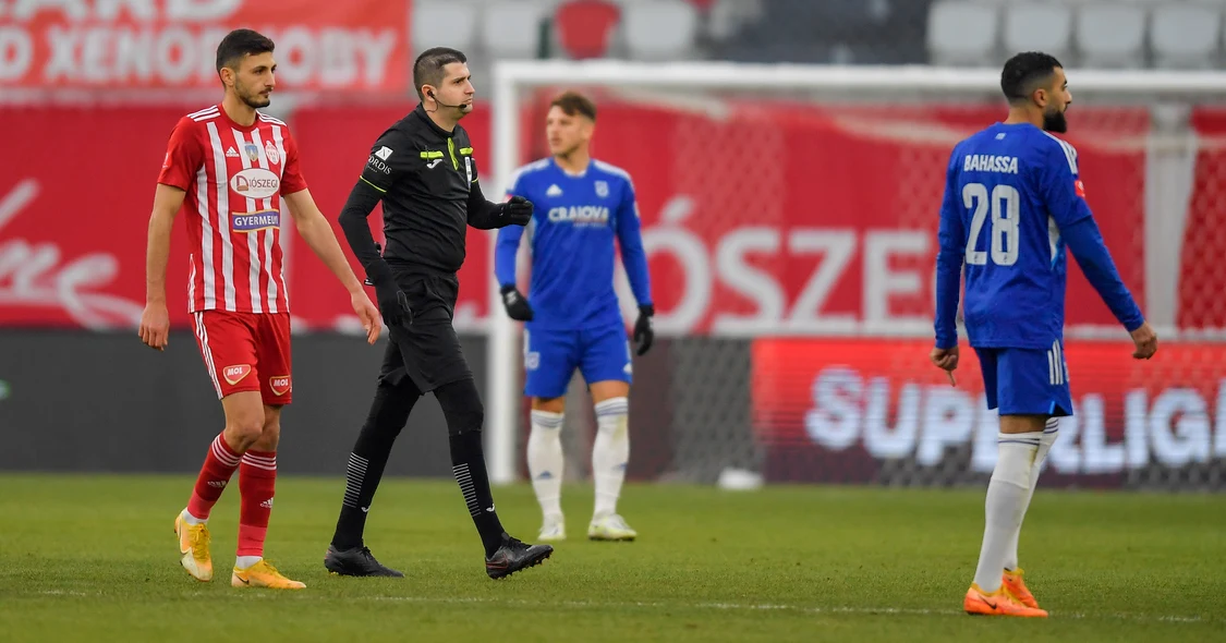 Partida Sepsi - FCU Craiova a fost întreruptă difinitiv din cauza scandărilor fanilor. Foto Inquam