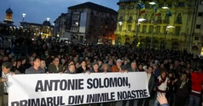 Primul miting pro-Solomon a avut loc a doua zi după reţinerea primarului