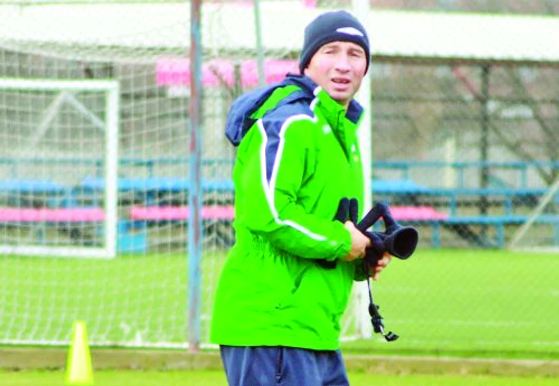 
    Dan Petrescu  