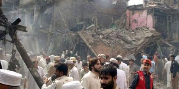 UPDATE Bilanţul victimelor atentatului de la Peshawar ajunge la 90