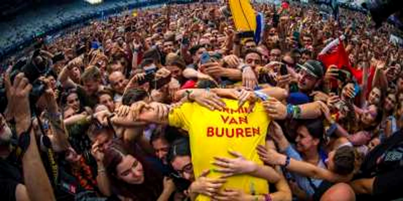 Armin van Buuren este cunoscut pentru faptul că depăşeşte timpul alocat show-ului său cu ore întregi. FOTO: Untold