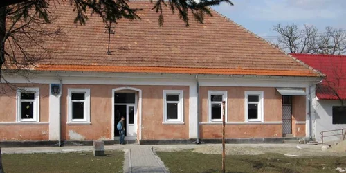 Elevii de gimnaziu din Sigmir obligati sa frecventeze scolile din oras