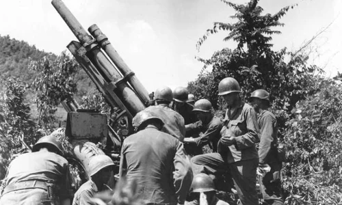 25 iunie: A început războiul din Coreea  Trupe nord coreene au atacat Coreea de Sud, încercând să refacă unitatea ţării jpeg