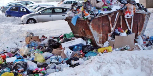 Gunoiul nu s-a mai ridicat de zece zile în Galaţi 
