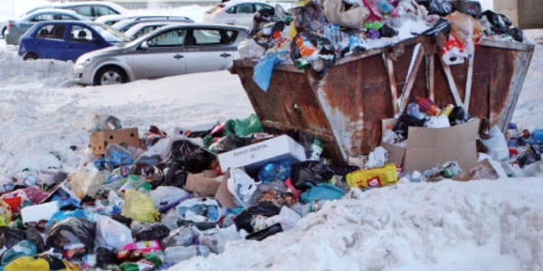 Gunoiul nu s-a mai ridicat de zece zile în Galaţi