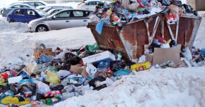 Gunoiul nu s-a mai ridicat de zece zile în Galaţi