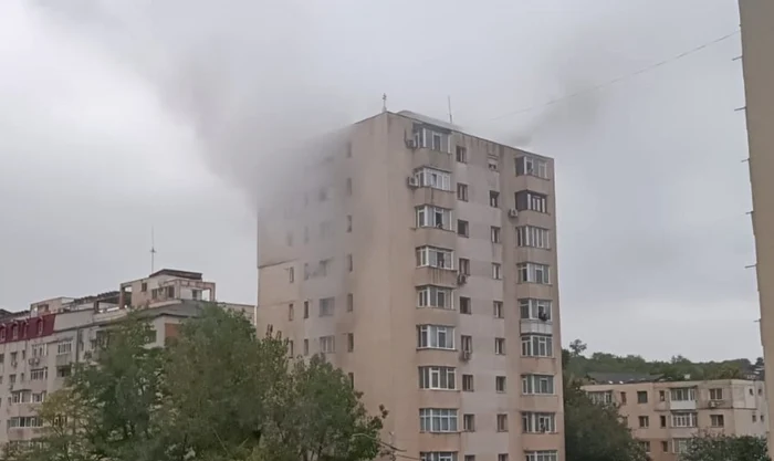 Incendiu într-un bloc din Iași FOTO: Facebook