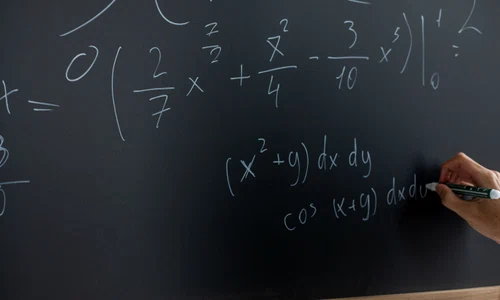 deficit profesori matematica fizica chimie  FOTO Pexels jpg
