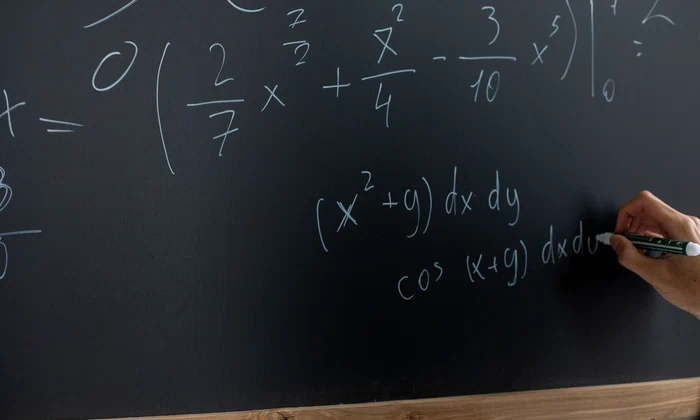 deficit profesori matematica fizica chimie  FOTO Pexels jpg