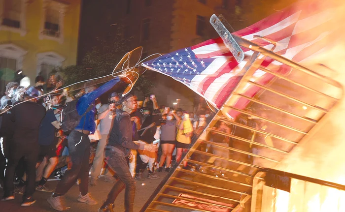
    Violențele se țin lanț și la WashingtonFoto: Guliver/ Getty Images  