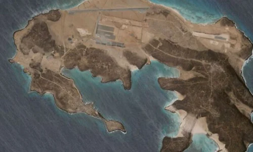 VIDEO Baza militară misterioasă care se construieşte pe o insulă vulcanică din largul Yemenului jpeg
