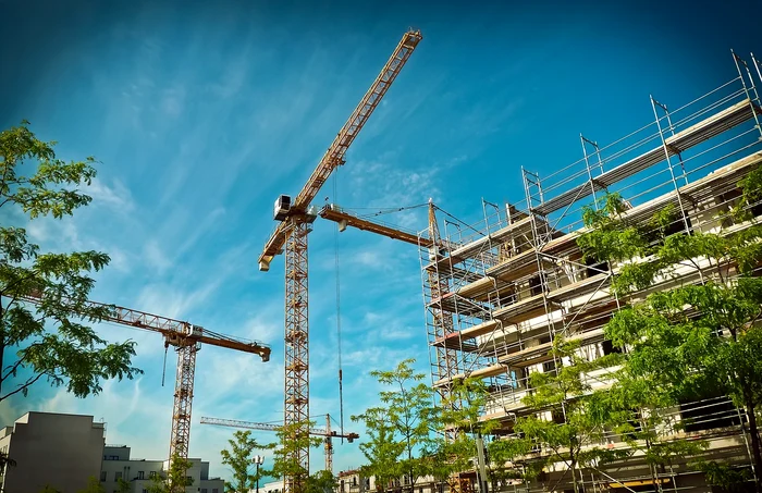 Clădire înaltă în construcție