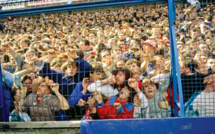 În 1989, la meciul Nottingham Forrest - Liverpool, mulţi oameni au murit striviţi pe Stadionul Hillsborough  Foto: guliver getty images