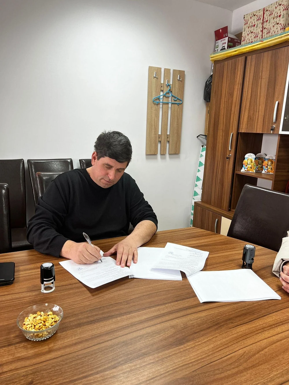 Primarul unei comune din Botoșani, pus de DNA sub control judiciar pentru luare mită în formă continuată. Pentru ce ar fi cerut 550.000 de lei