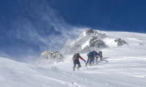 mountain climbing 2124113 1280 jpg