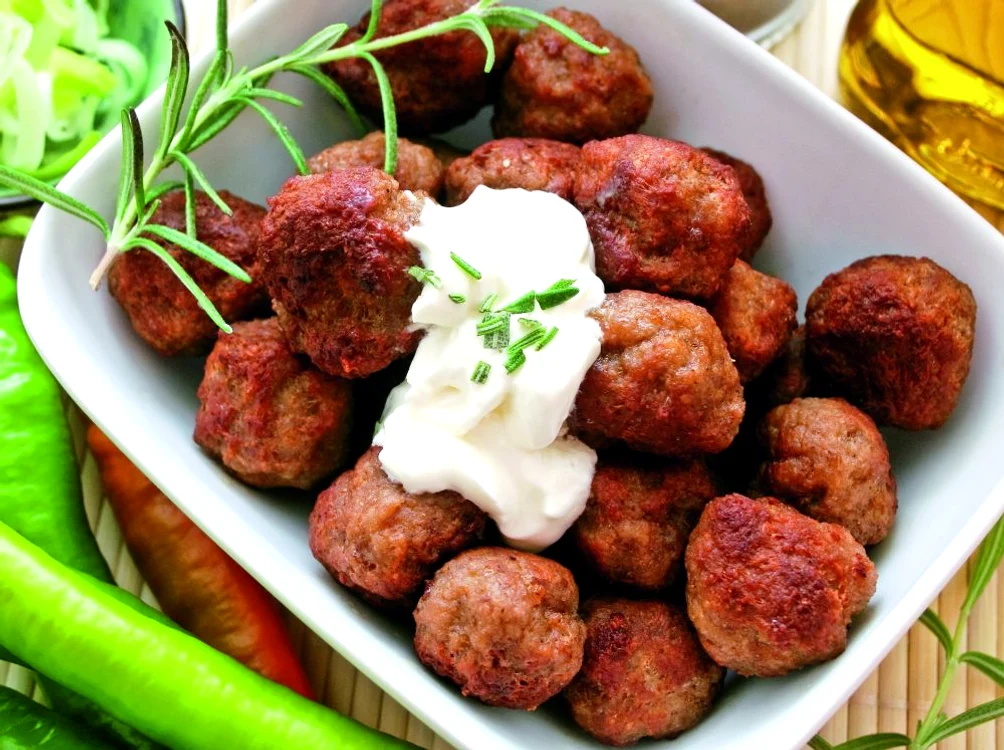 chiftele grecesti shutterstock 23254999 jpeg