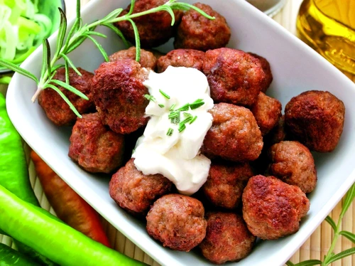 chiftele grecesti shutterstock 23254999 jpeg