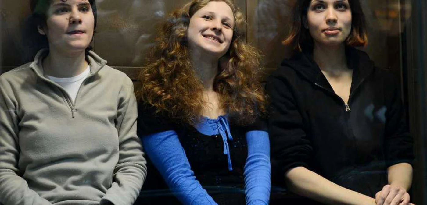 Ecaterina (stânga) a fost eliberată, iar celelalte două membre ale trupei au fost condamnate la doi ani de închisoare FOTO: Mediafax/AFP