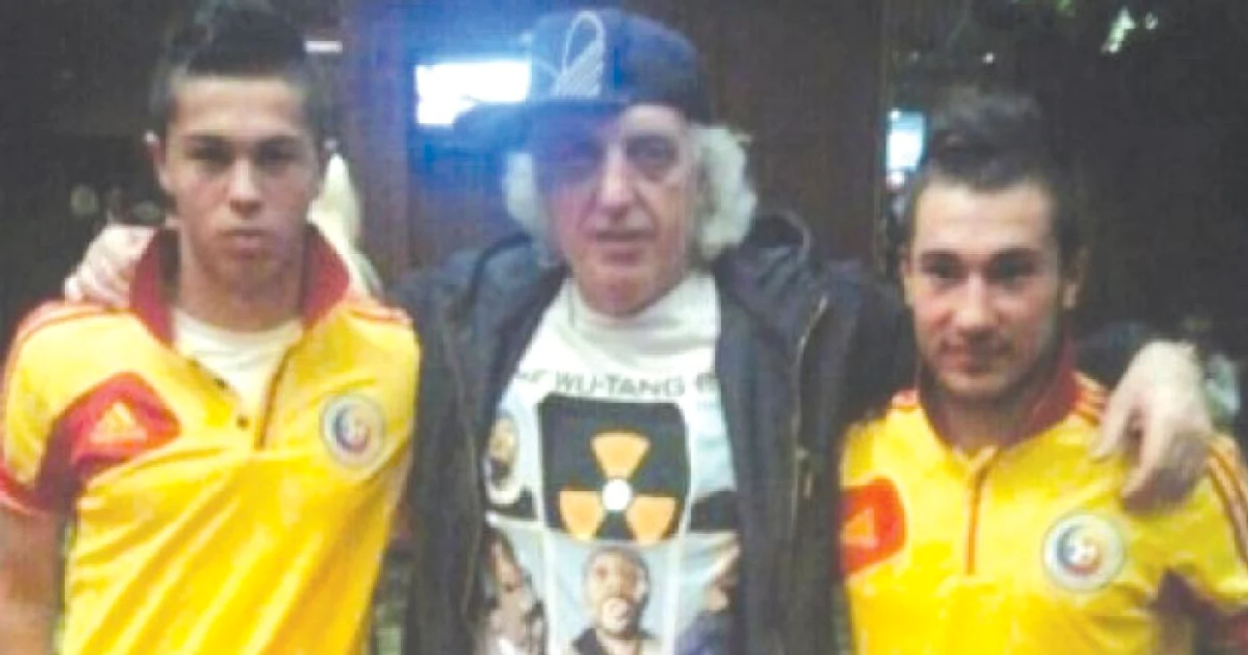Juniorii Alin Dobrosavlevici şi Andrei Manole s-au pozat  cu mândrie în Serbia cu interlopul Buturovici