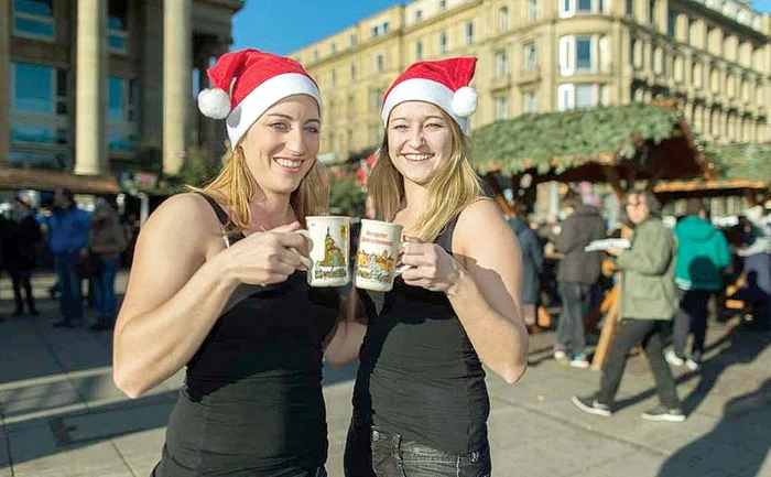 Stuttgart. Nemţii au renunţat la hainele groase şi servesc vinul fiert purtând maiouri