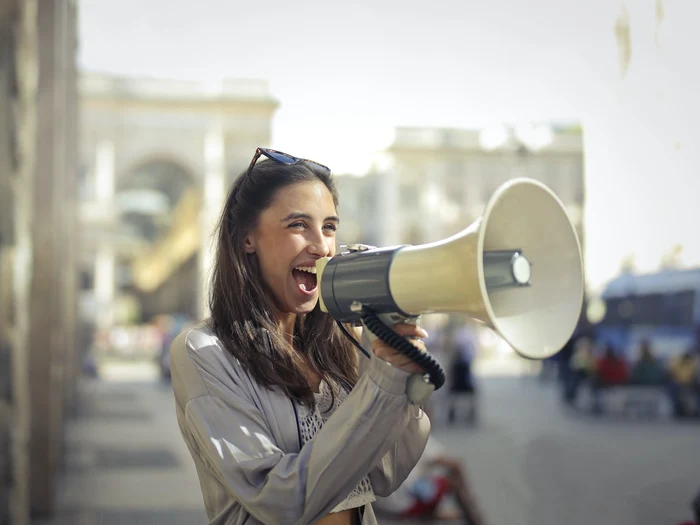 Vocea noastră se modifică odată cu vârsta FOTO Pexels