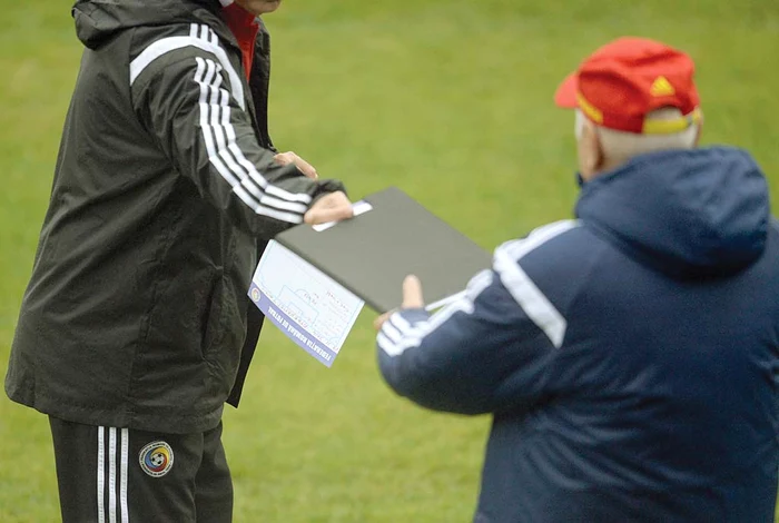 Foaia buclucaşă a ieşit  din mapă la  antrenamentul de ieri