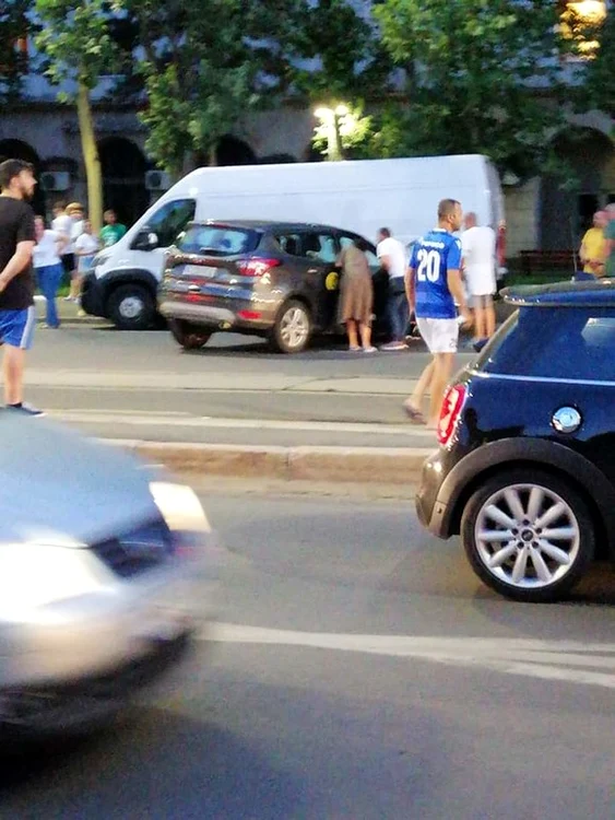 George Mihăiță a intrat într-o mașină staționată