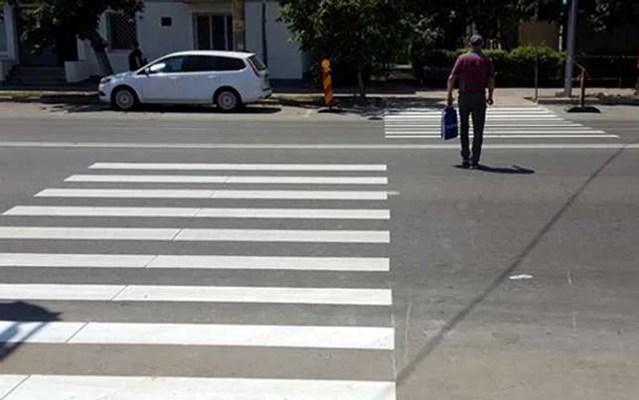 Muncitorii au dat-o din nou în bară: trecere de pietoni pe segmente FOTO Facebook