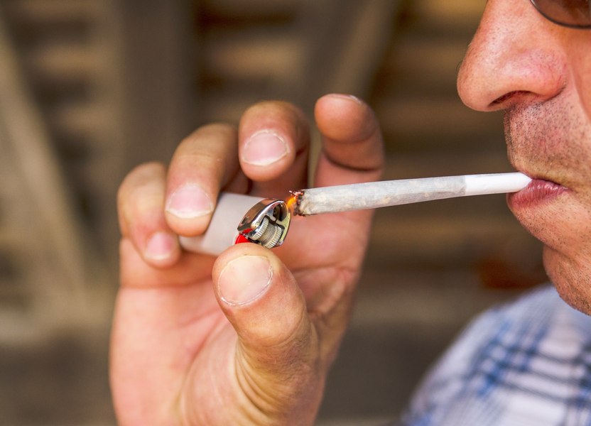 Consumul excesiv de canabis poate crește riscul de cancere de cap și gât | STUDIU