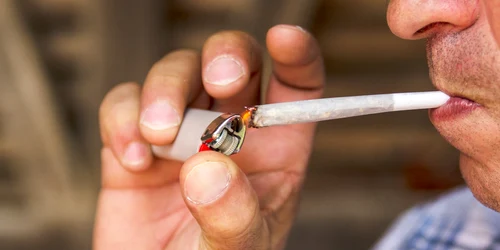 fumat marijuana joint canabis shutterstock jpeg