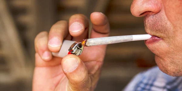fumat marijuana joint canabis shutterstock jpeg