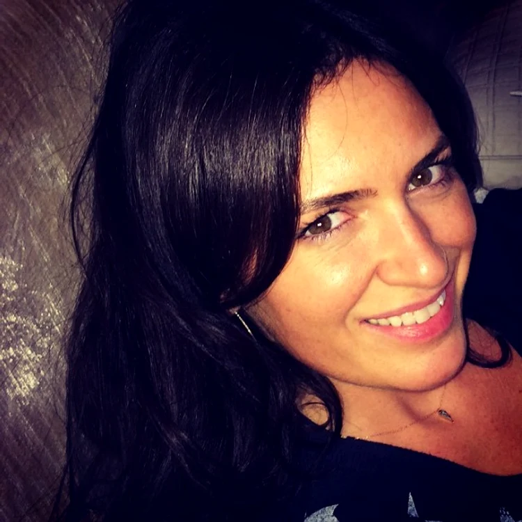 Maria Marinescu se relaxează cântând la pian