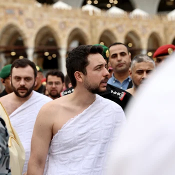 Printul Hussein al Iordaniei in pelerinaj la Mecca Casa regala (4) jpg