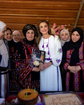 Regina Rania în vizită la un restaurant sătesc