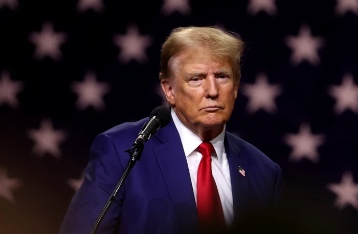 Fostul președinte american e încolțit din toate părțile. FOTO: Getty Images