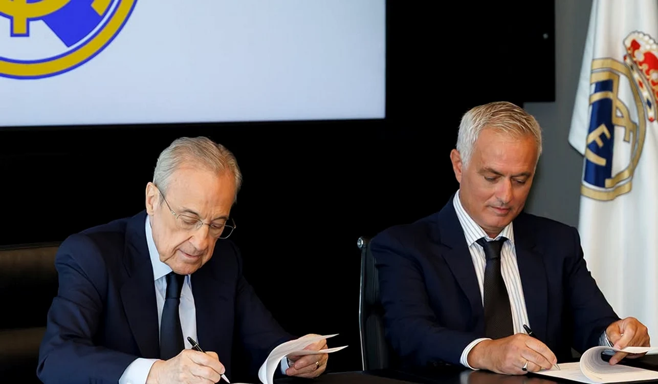 José Mourinho (dreapta) și Florentino Pérez (FOTO: EPA)
