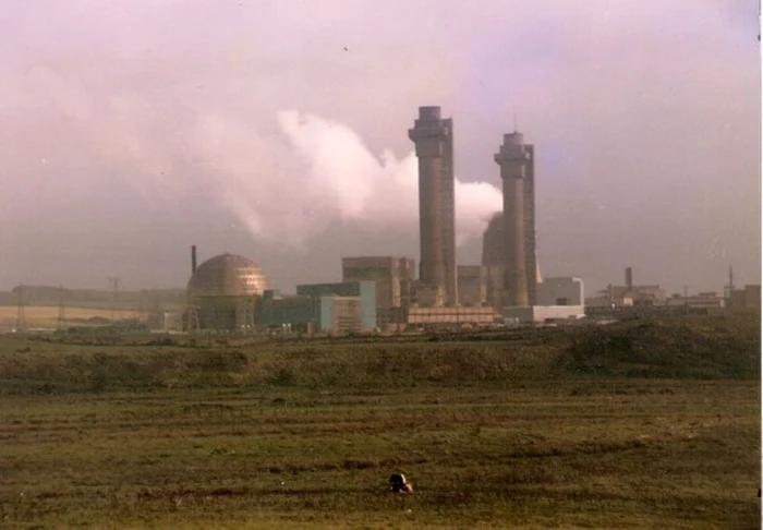 Cei doi piloni care au fost construiţi în mare grabă. Foto wikipedia