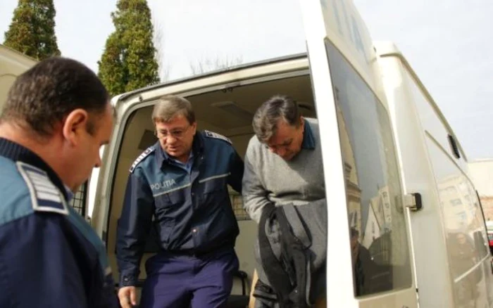Medicul ginecolog a fost arestat după ce a cerut şpagă pentru avorturi