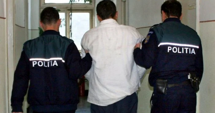 Bărbatul s-a predat poliţiei, susţinând că şi-a omorât iubita FOTO Adevărul