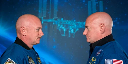 Scott și Mark Kelly Foto NASA jpg