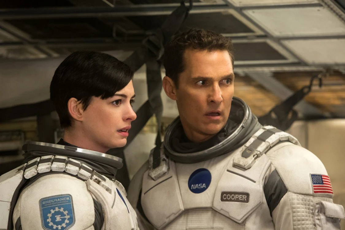 Ce-au văzut
oare Anne Hathaway şi Matthew
McConaughey?