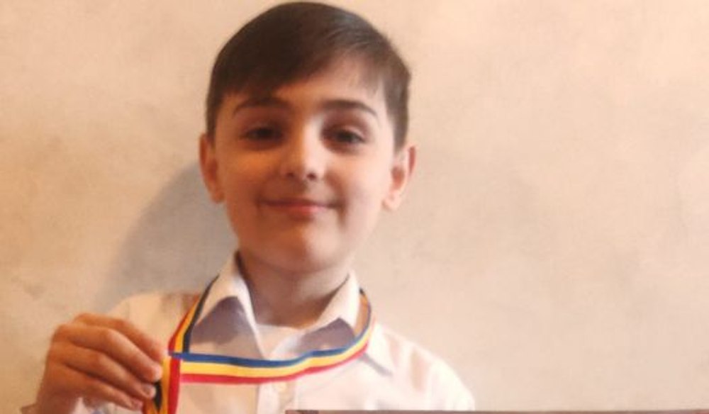 Un copil genial cere ajutorul internauților pentru a participa la un concurs din București