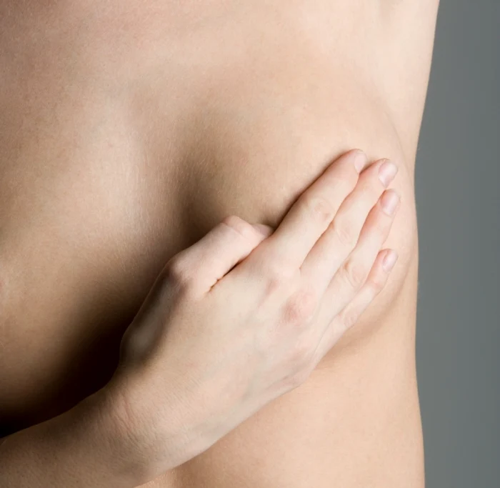 
    Când unul dintre sâni se umflă şi e dureros, cauza poate fi o inflamare a ţesutului mamar numită mastită.www.clicksanatate.ro  