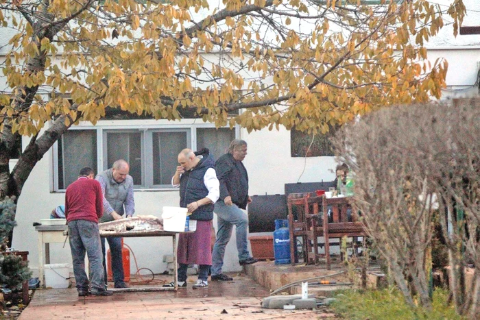 Fostul fotbalist a sărbătorit Ignatul mai devreme şi a fost acompaniat de tatăl lui Ciprian Marica la ospăţ